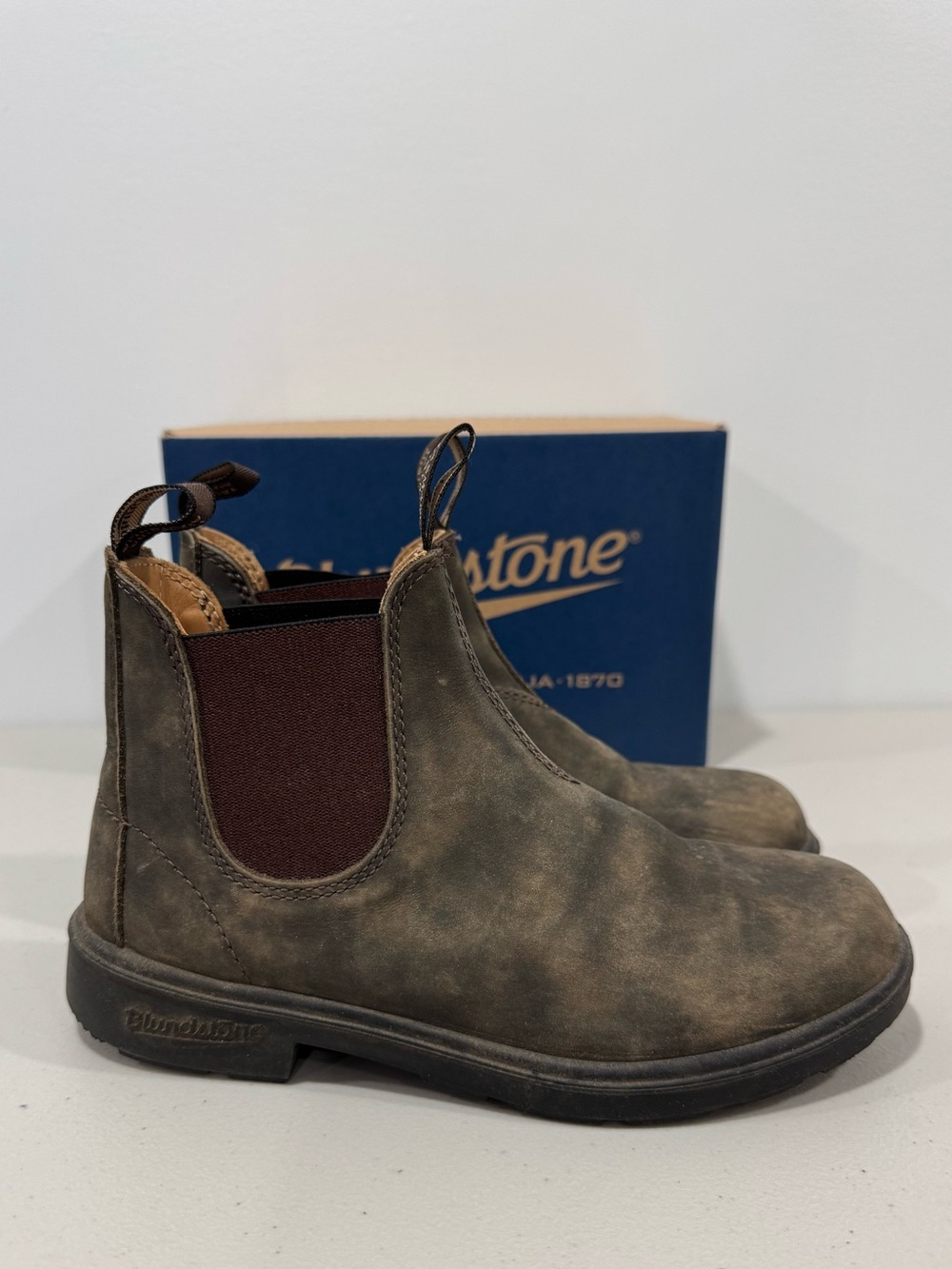 Blundstone Kids Elastic Sided Boot in Rustic Brown Size 4-4.5 US 3 AU